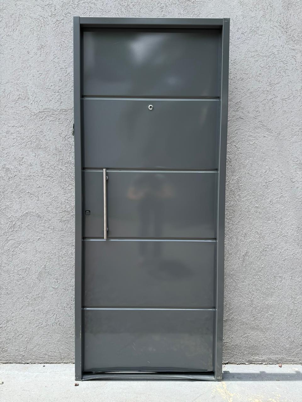 Puerta doble hoja gris grafito con tirador corto