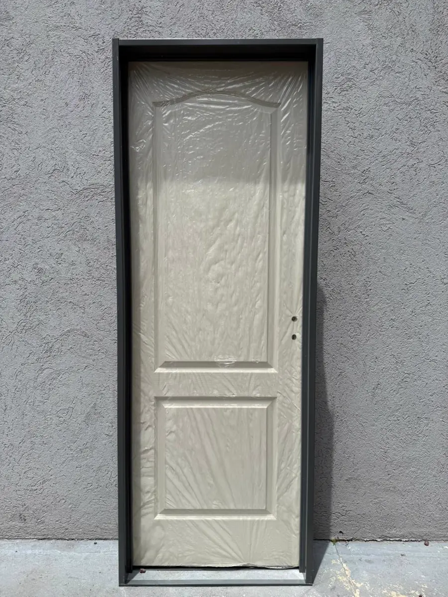 Puerta placa Craftmaster de MDF con marco de chapa
