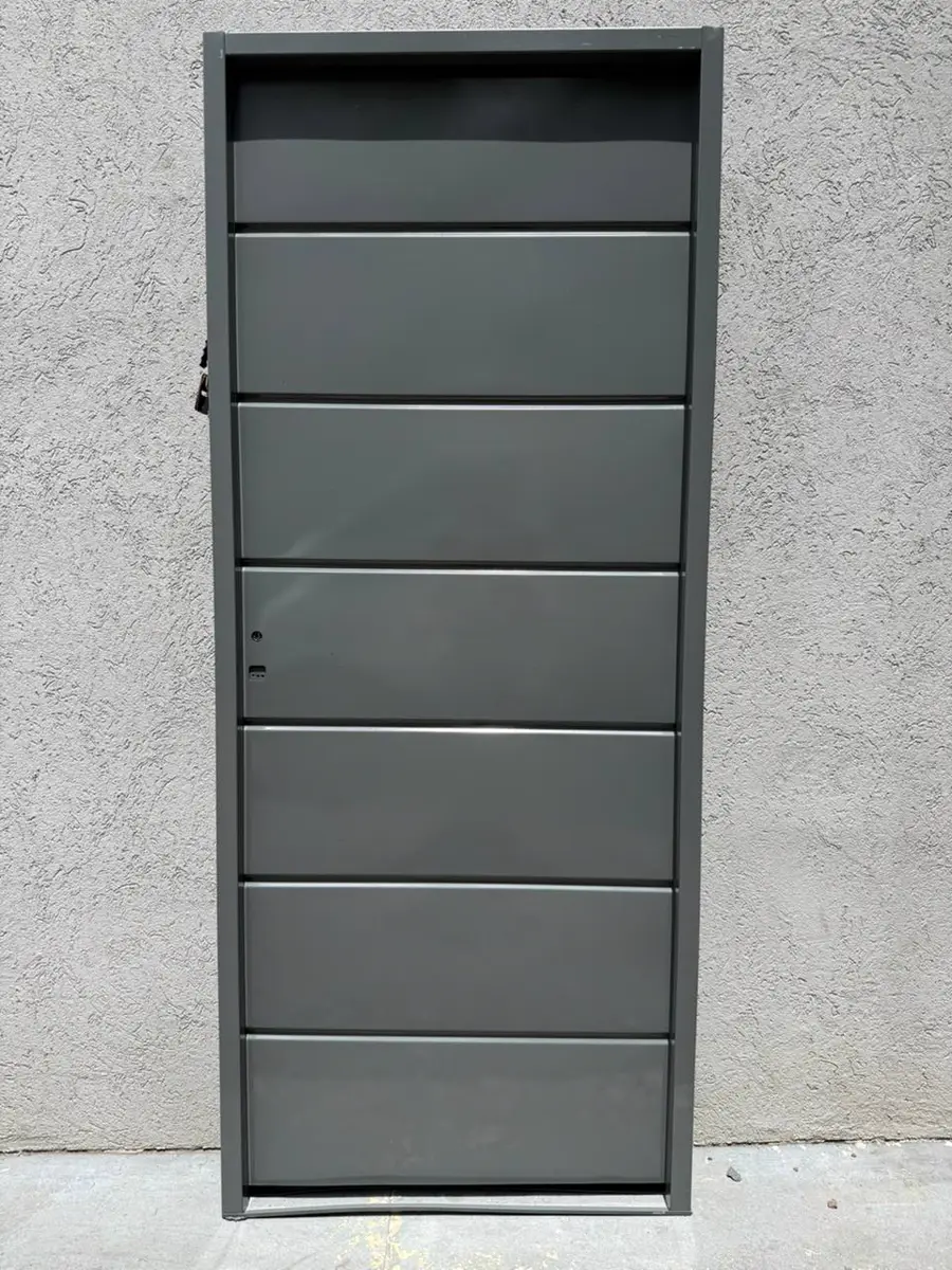 Puerta simple hoja gris